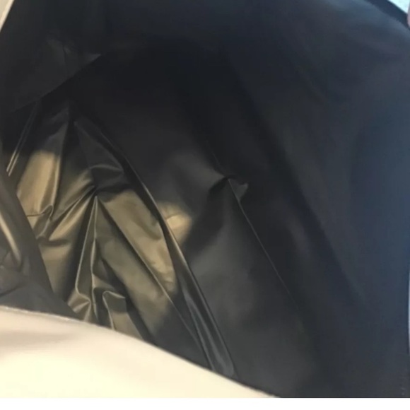 LAND SHARK OUTDOOR WHITE & BLACK LARGE INSULATED DUFFLE BAG TRAVEL OVERNIGHT - Picture 4 of 5